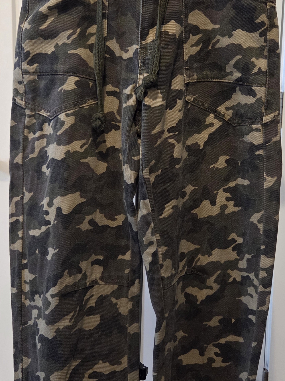 91.  Veveret Women's Camo Barrel Pants